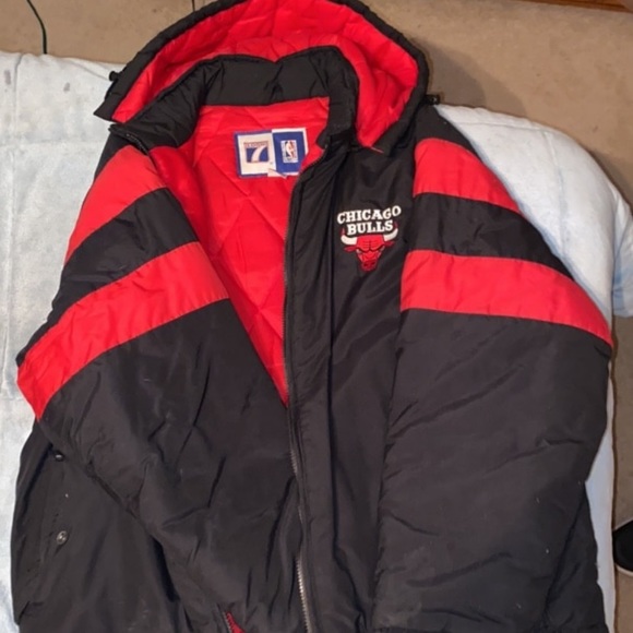 Chicago bulls jacket - Picture 1 of 3